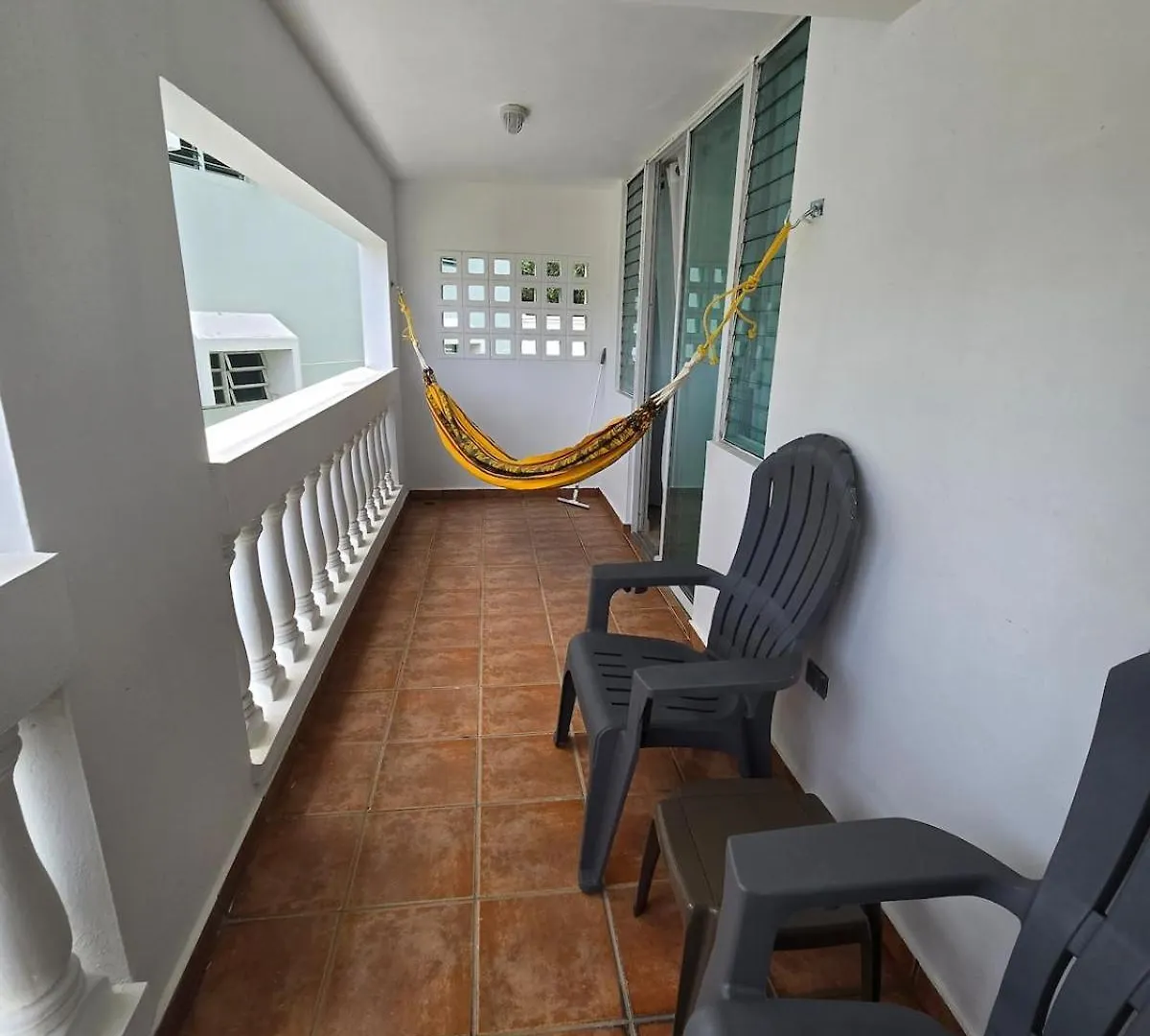 Large 1 Bedroom Apt With 2 Balconies And Pool 이사벨라