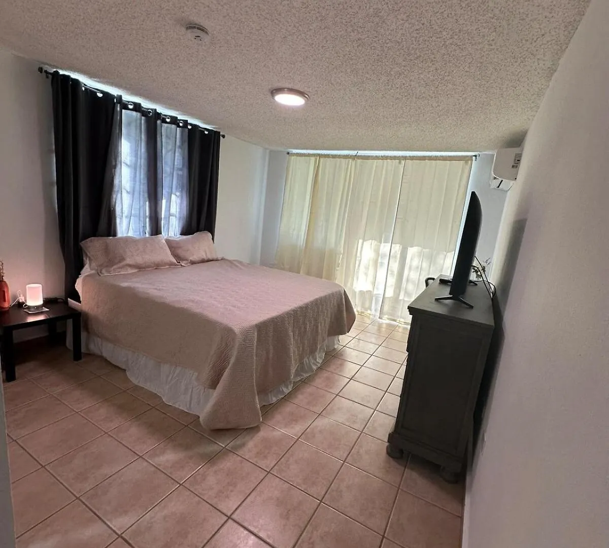 Large 1 Bedroom Apt With 2 Balconies And Pool 이사벨라